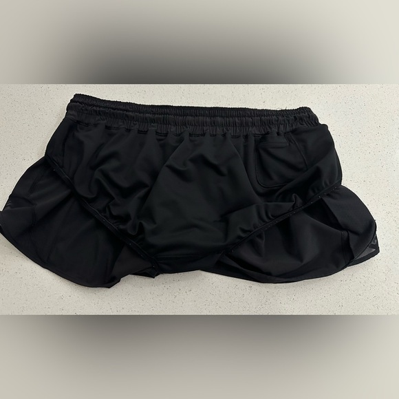Lululemon: Women’s Hotty Hot Short II - Size 12 - Picture 13 of 13